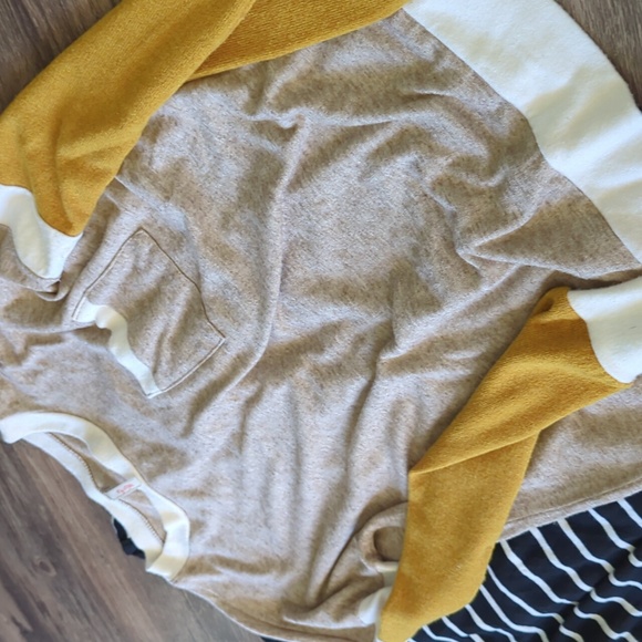 Long sleeve top bundle - Picture 9 of 14